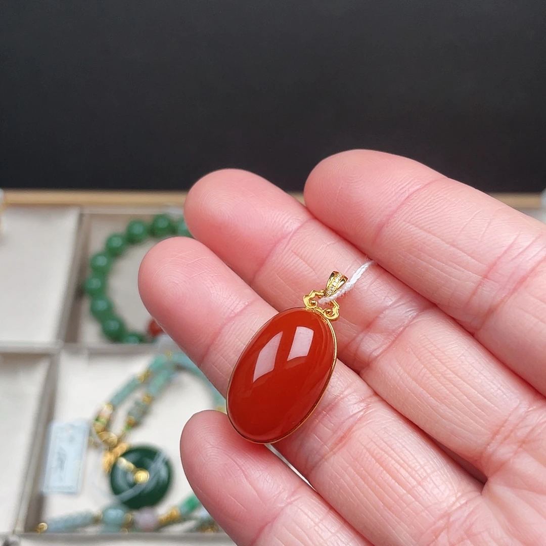南红玛瑙18K金镶嵌颈饰