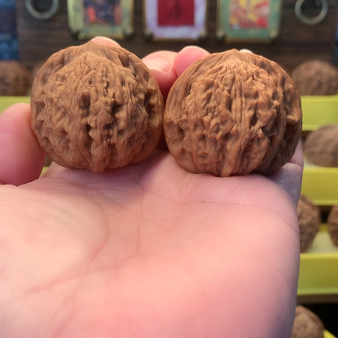 文玩核桃吊坠虎头