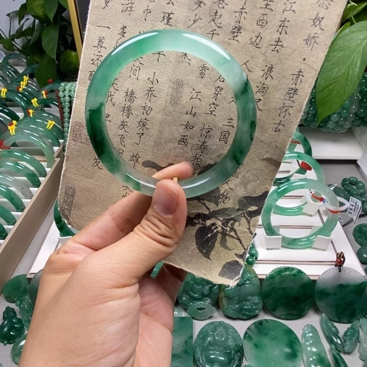 未镶嵌手镯石英质玉