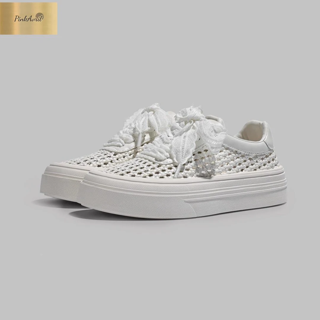 PinkAvril百搭小白鞋2025女薄款板鞋夏季运动透气镂空新款编织厚