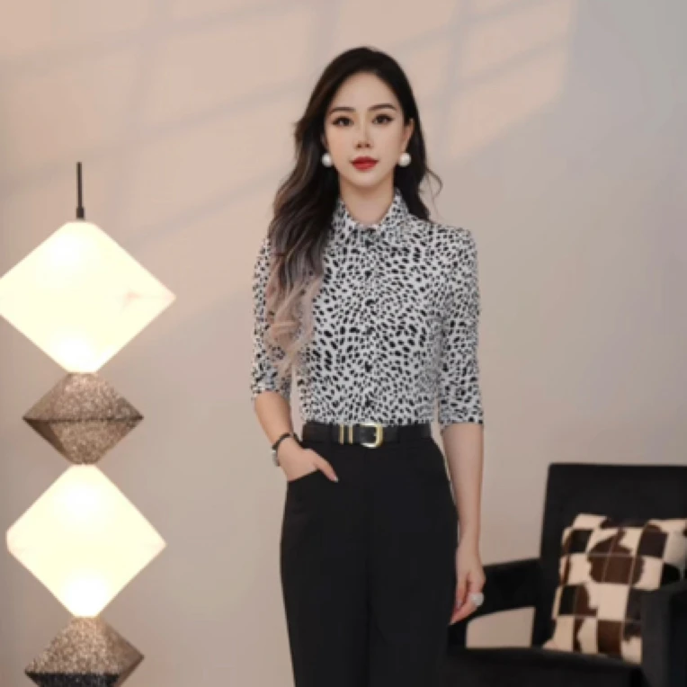 GIRDEAR/哥弟新款黑白斑点翻领单排扣修身气质时尚衬衫1300782