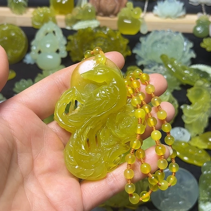 蛇纹石玉未镶嵌颈饰