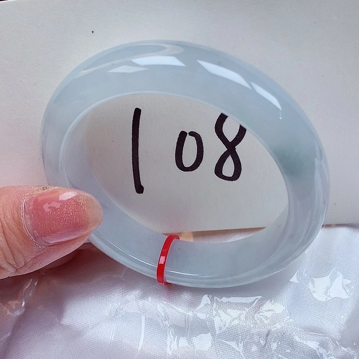 翡翠手镯未镶嵌翡翠