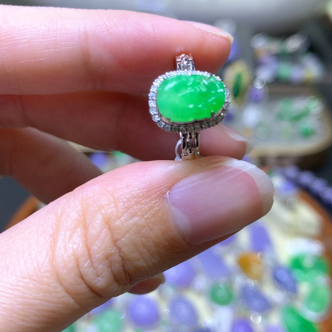 【闪购商品】翡翠颈饰18K金镶嵌花*似翡翠吊坠项链