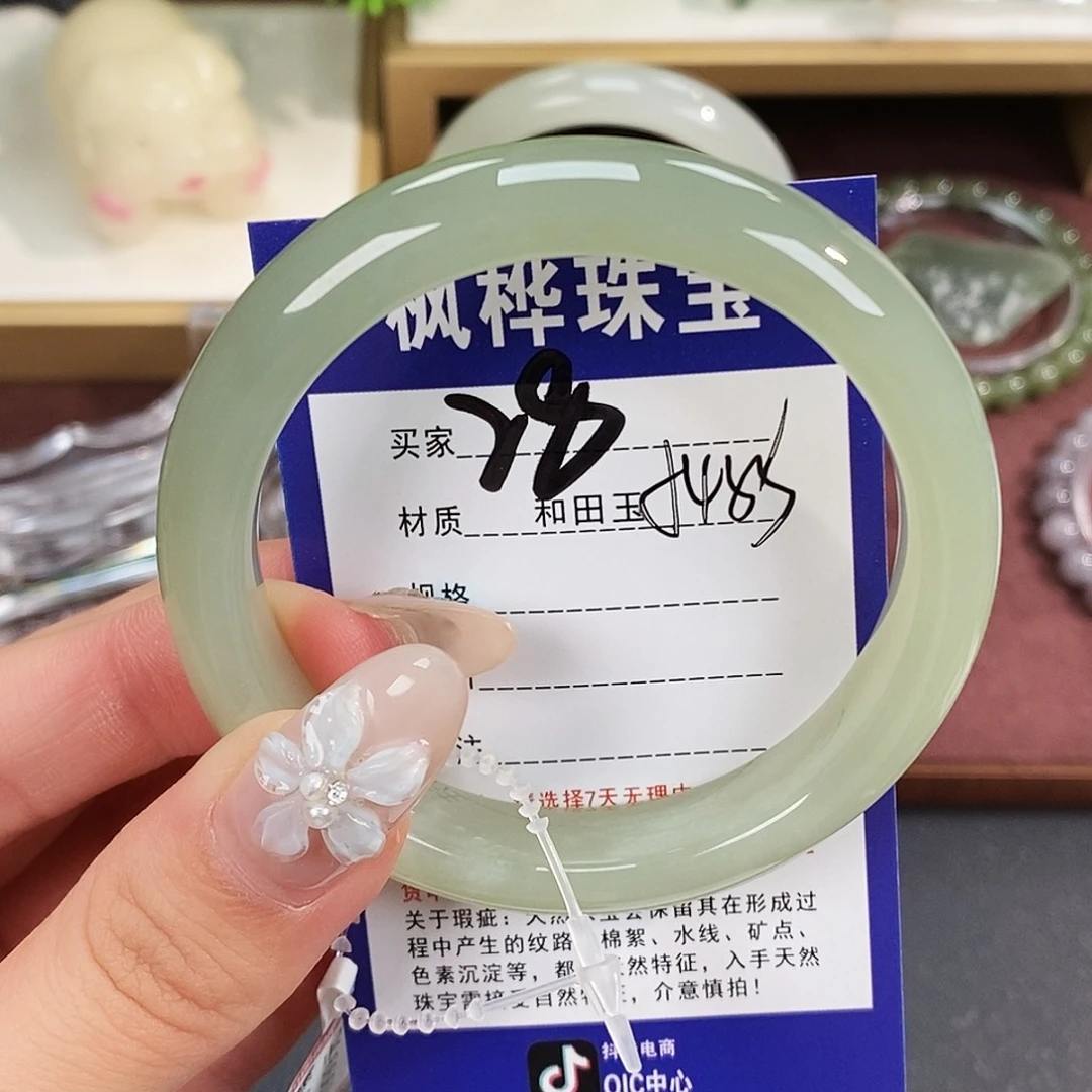 和田玉未镶嵌手镯