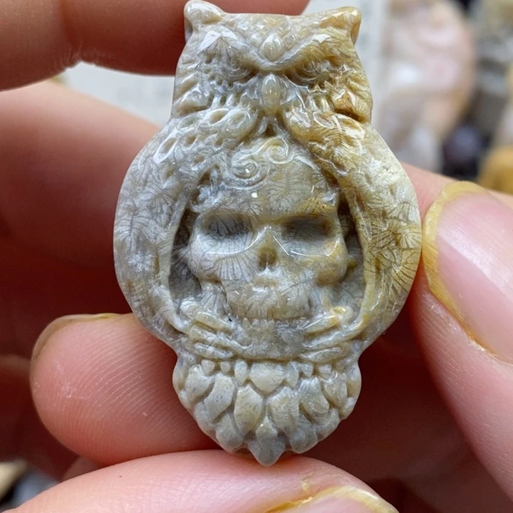 颈饰未镶嵌硅化珊瑚（珊瑚玉）