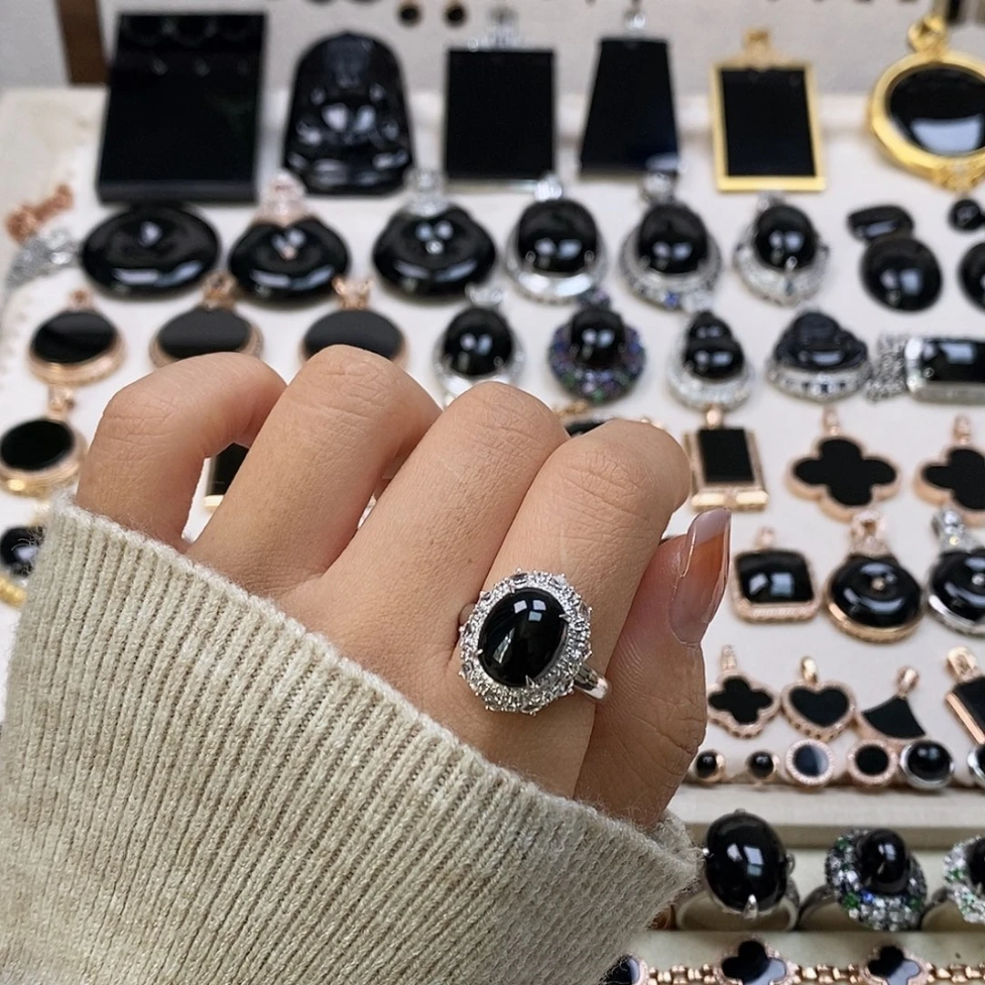 翡翠18K金镶嵌戒指