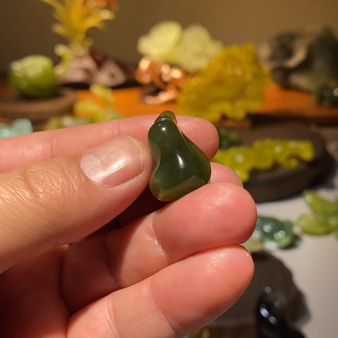 多***吐蛇纹石玉未镶嵌岫玉摆件