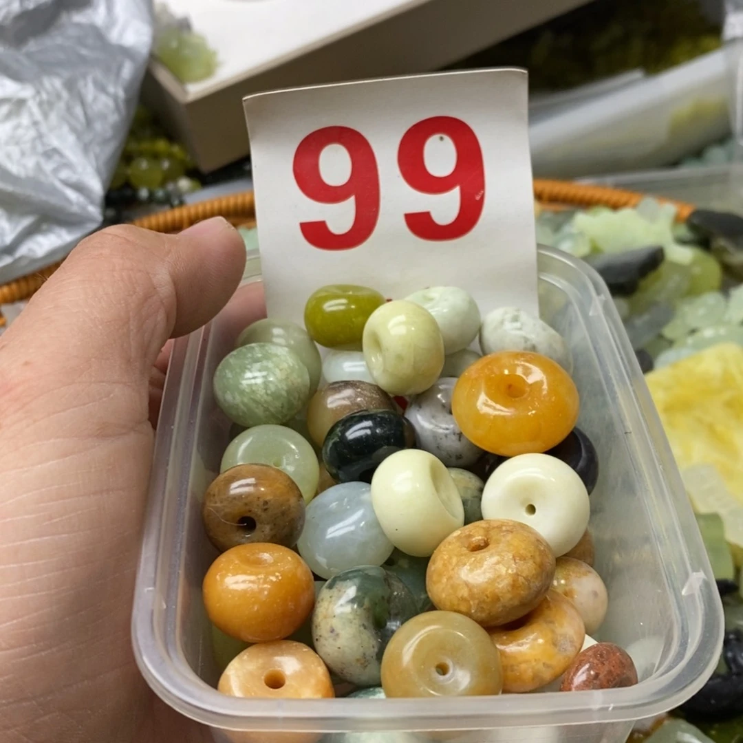 蛇纹石玉挂坠未镶嵌