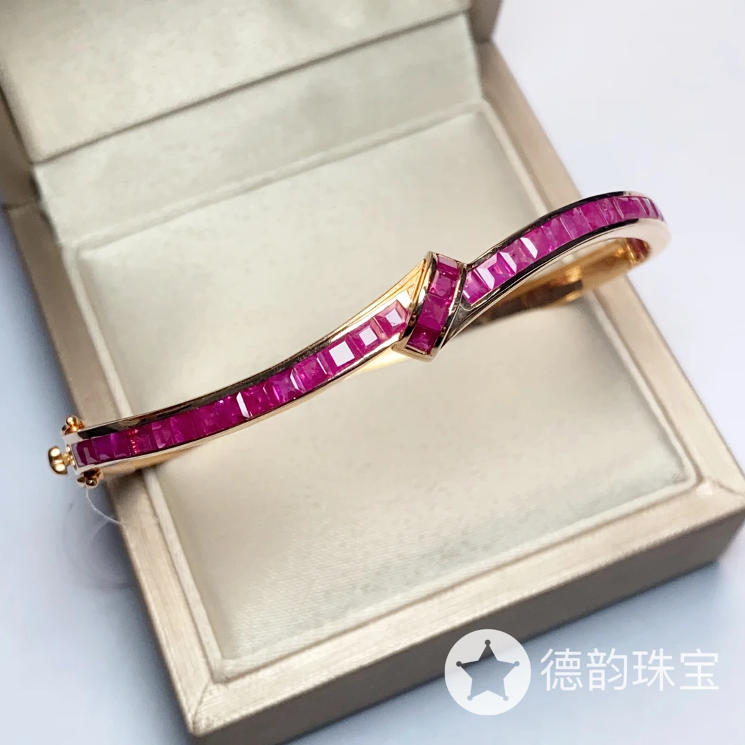 18K金镶嵌红宝石手镯