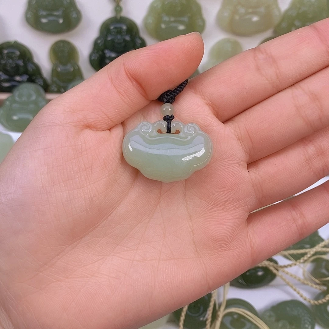 王***喵和田玉未镶嵌颈饰