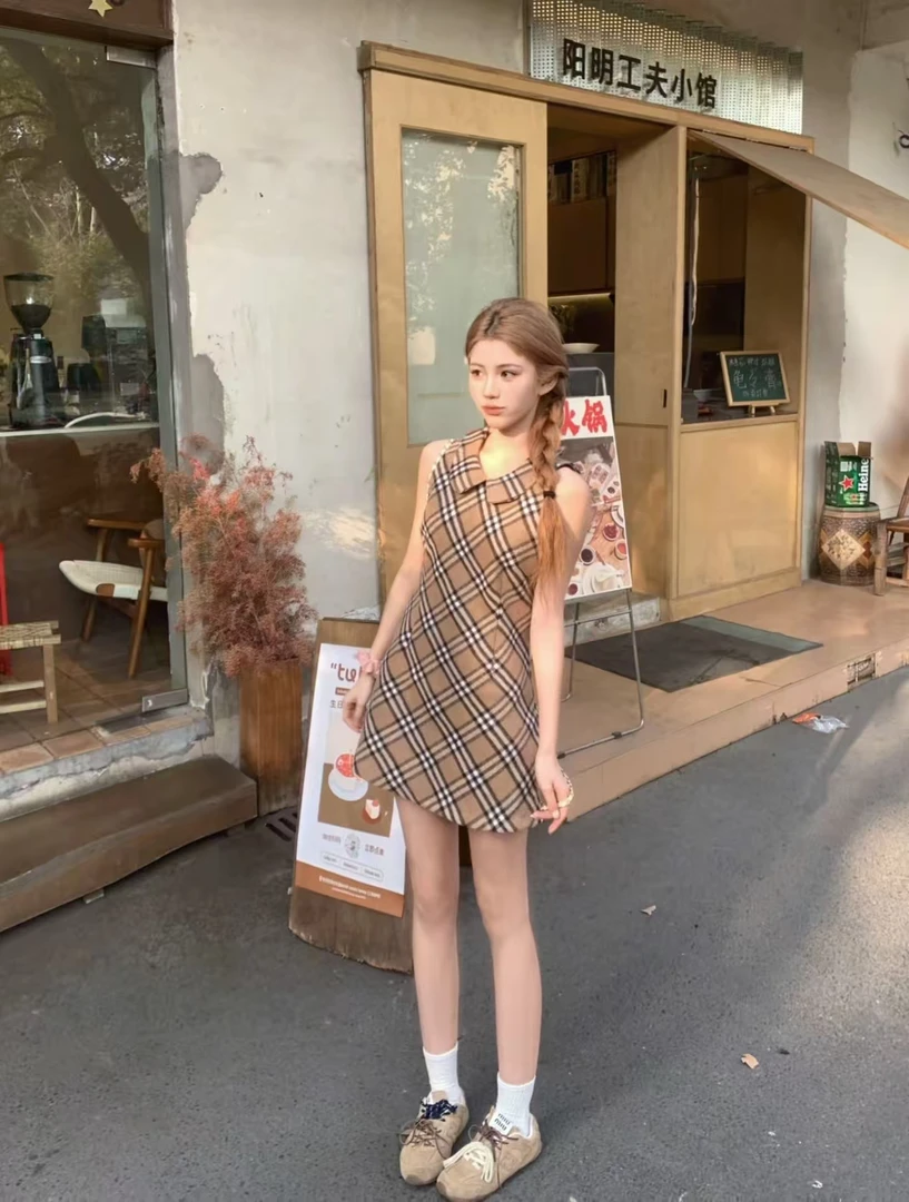 2025新款连衣裙娃娃领无袖格子裙设计感百搭收腰显瘦7045