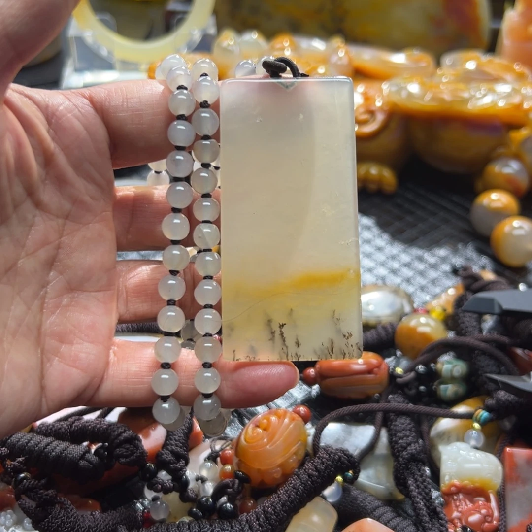 石英质玉未镶嵌颈饰