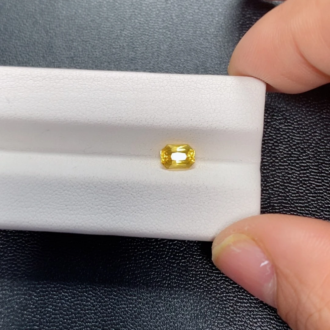 蓝宝石裸石未镶嵌1.03