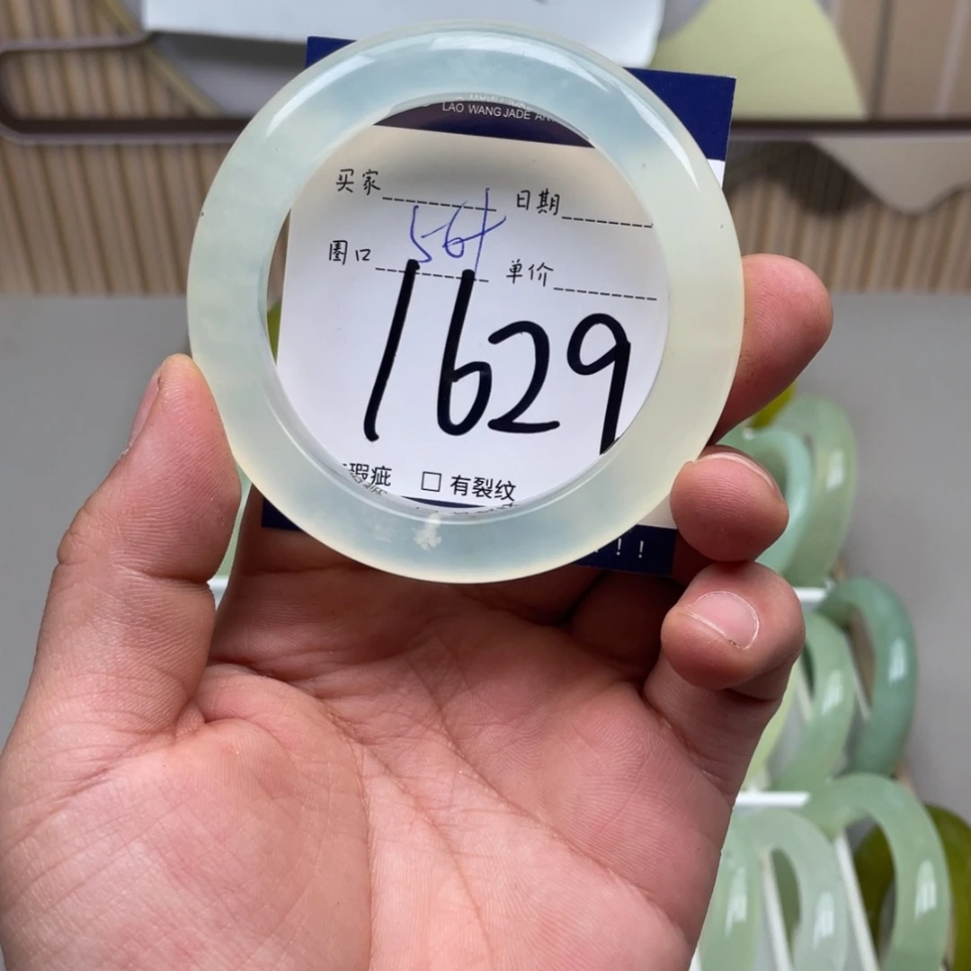 岫玉手镯手镯未镶嵌