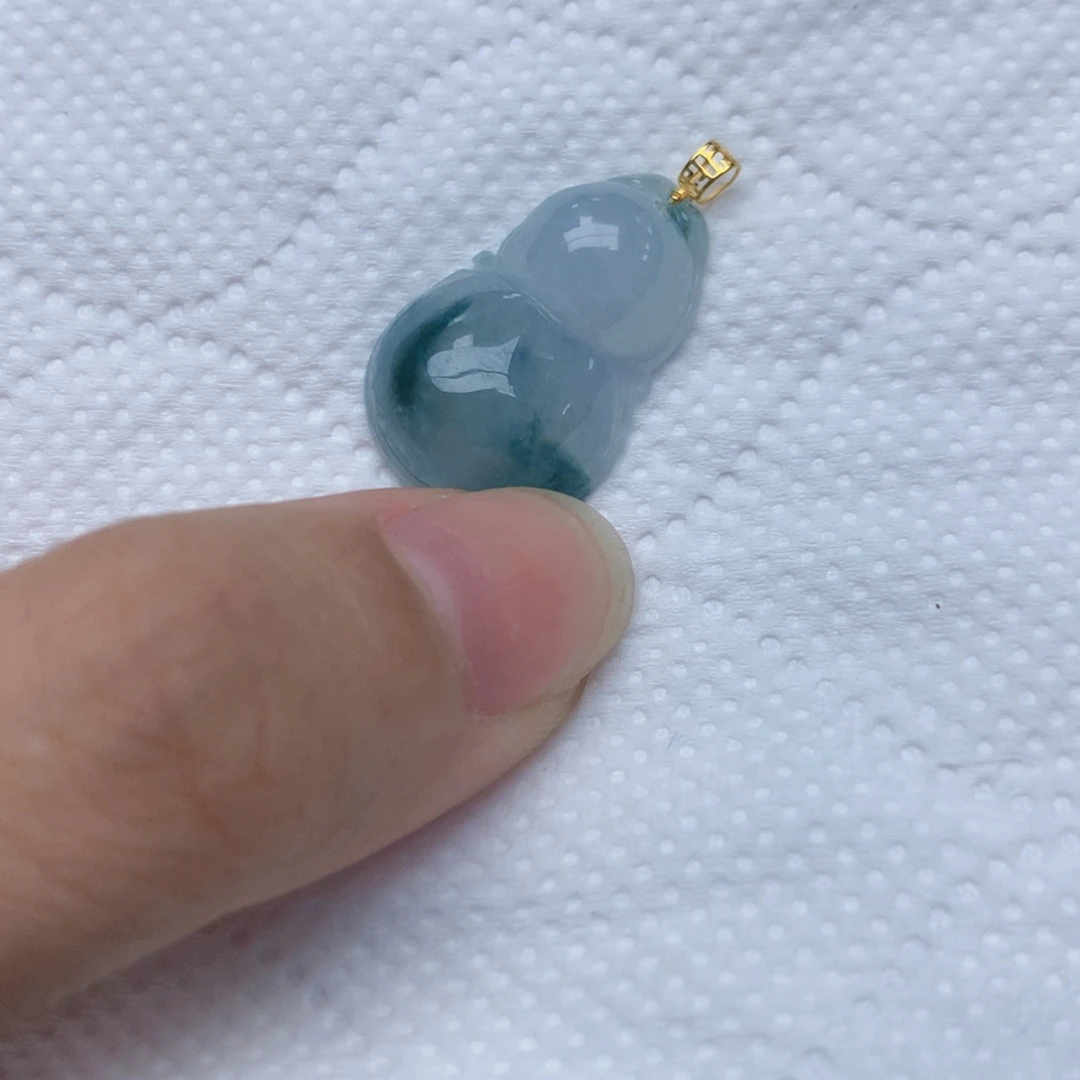 翡翠18K金镶嵌颈饰葫芦