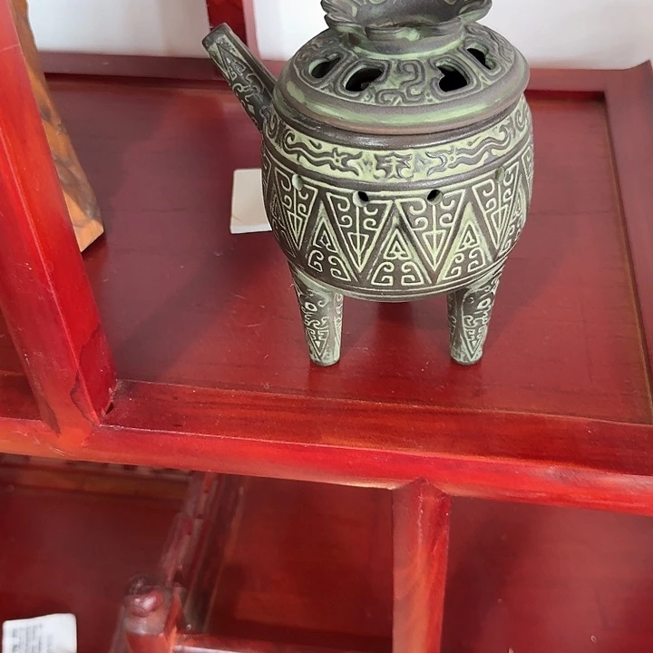 主人杯一个，瓷。品茗