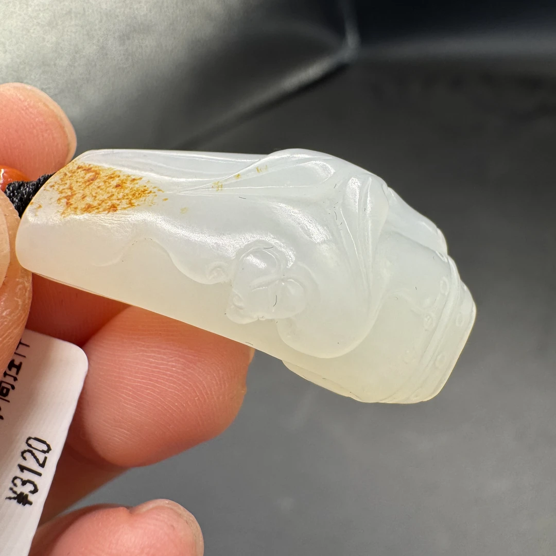 450-和田玉带皮节节高挂件女款