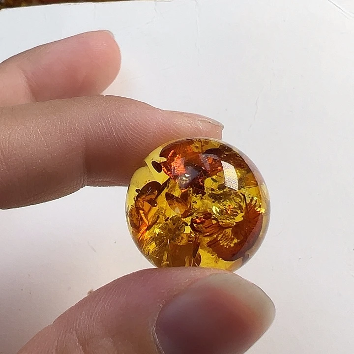未镶嵌颈饰琥珀（花珀）