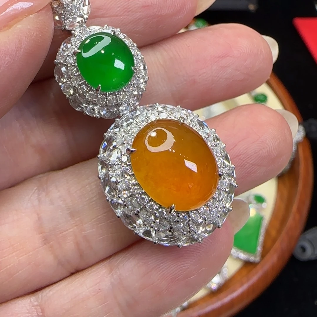 翡翠18K金镶嵌颈饰