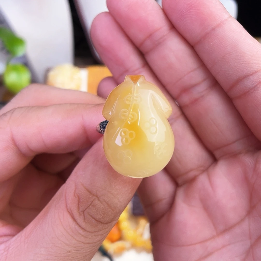 未镶嵌琥珀珠宝奇石