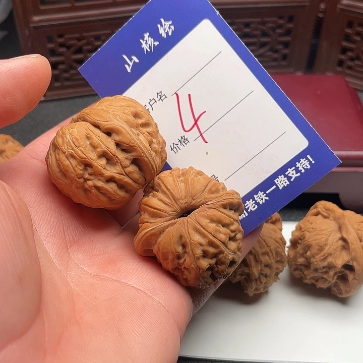 人***夫山核绘文玩核桃的