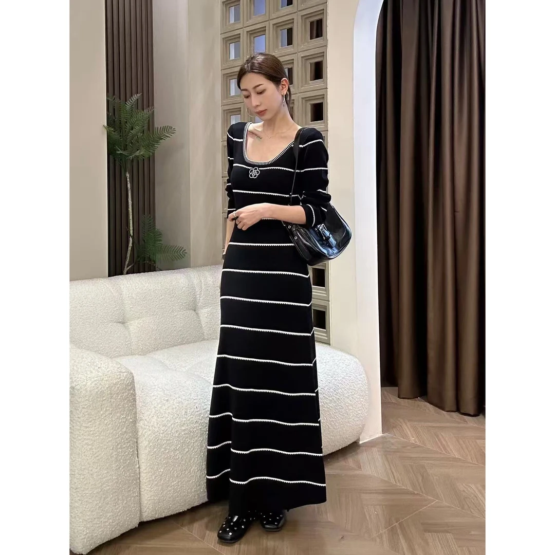 早秋V领长袖纯色修身长裙新款褶皱包臀连衣裙