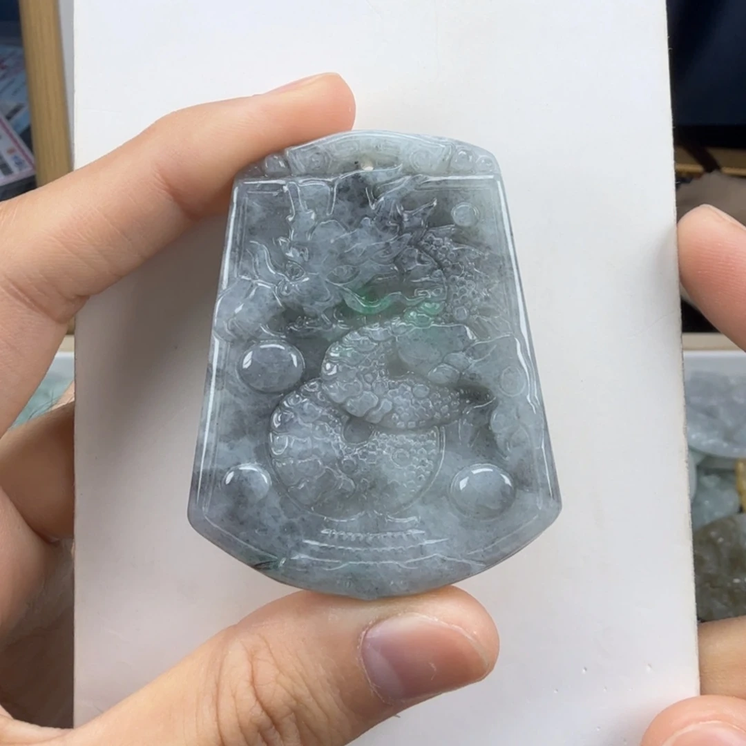 翡翠挂件未镶嵌翡翠