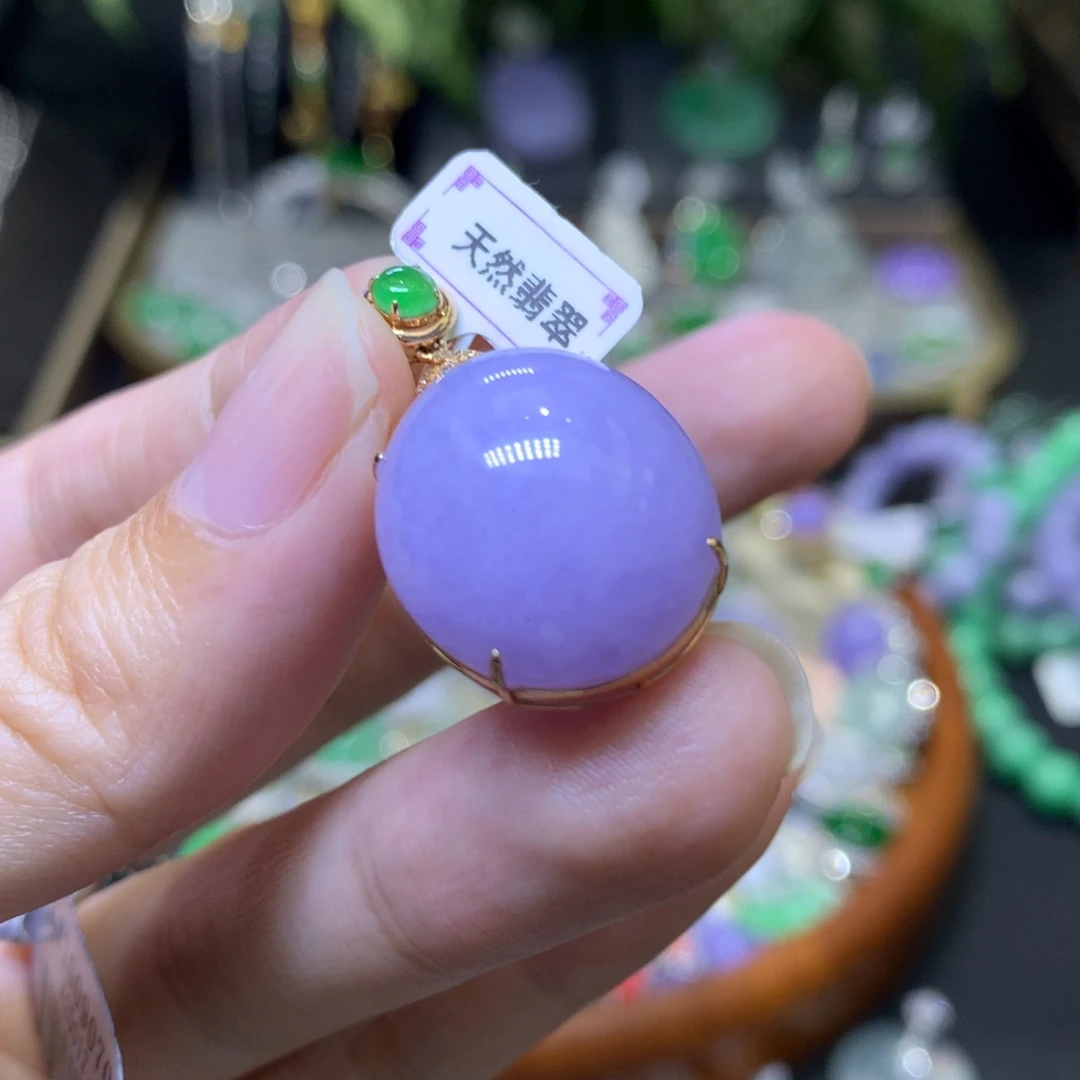 颈饰18K金镶嵌翡翠