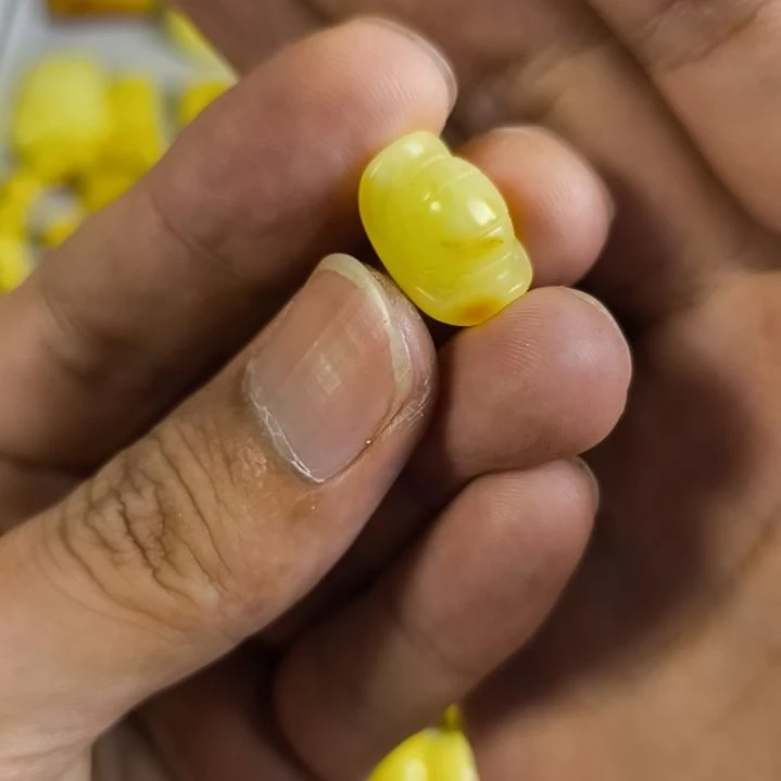 未镶嵌琥珀裸石富甲