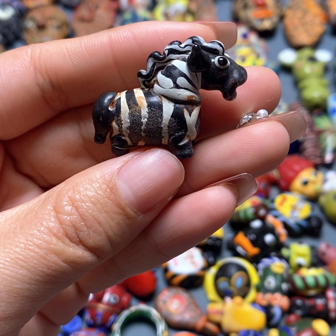 琉璃颈饰印度尼西亚斑马