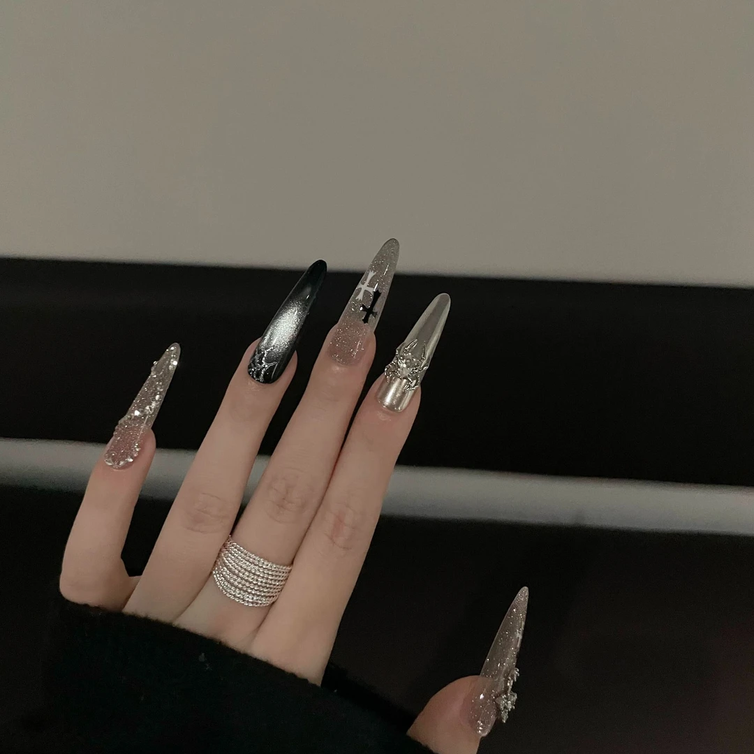 【爆闪克罗心】黑色爆闪猫眼显白手工穿戴甲中长款辣妹甜酷光疗美甲