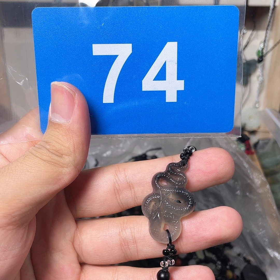 蛇纹石玉颈饰合金