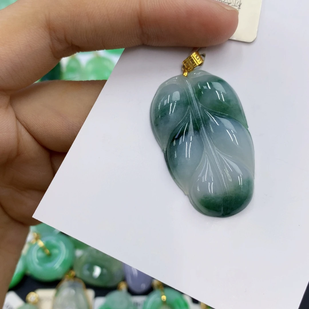 翡翠18K金镶嵌颈饰翡翠