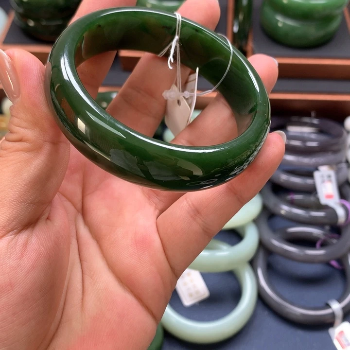 【闪购商品】未镶嵌手镯和田玉（碧玉）