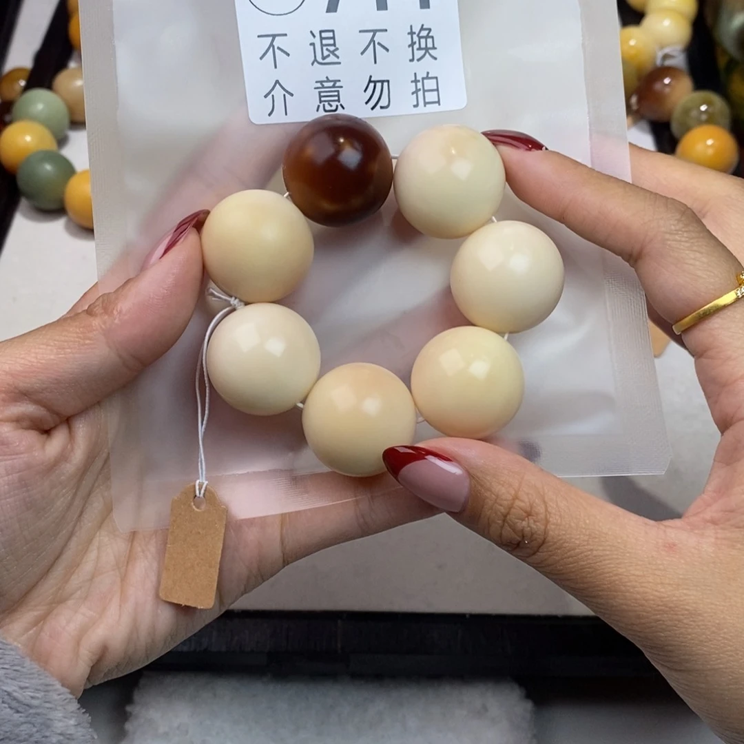 白玉菩提吊坠阿*?714瑕疵不退不换