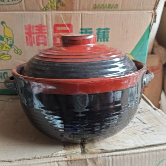 库存微瑕铁红釉砂锅一个大