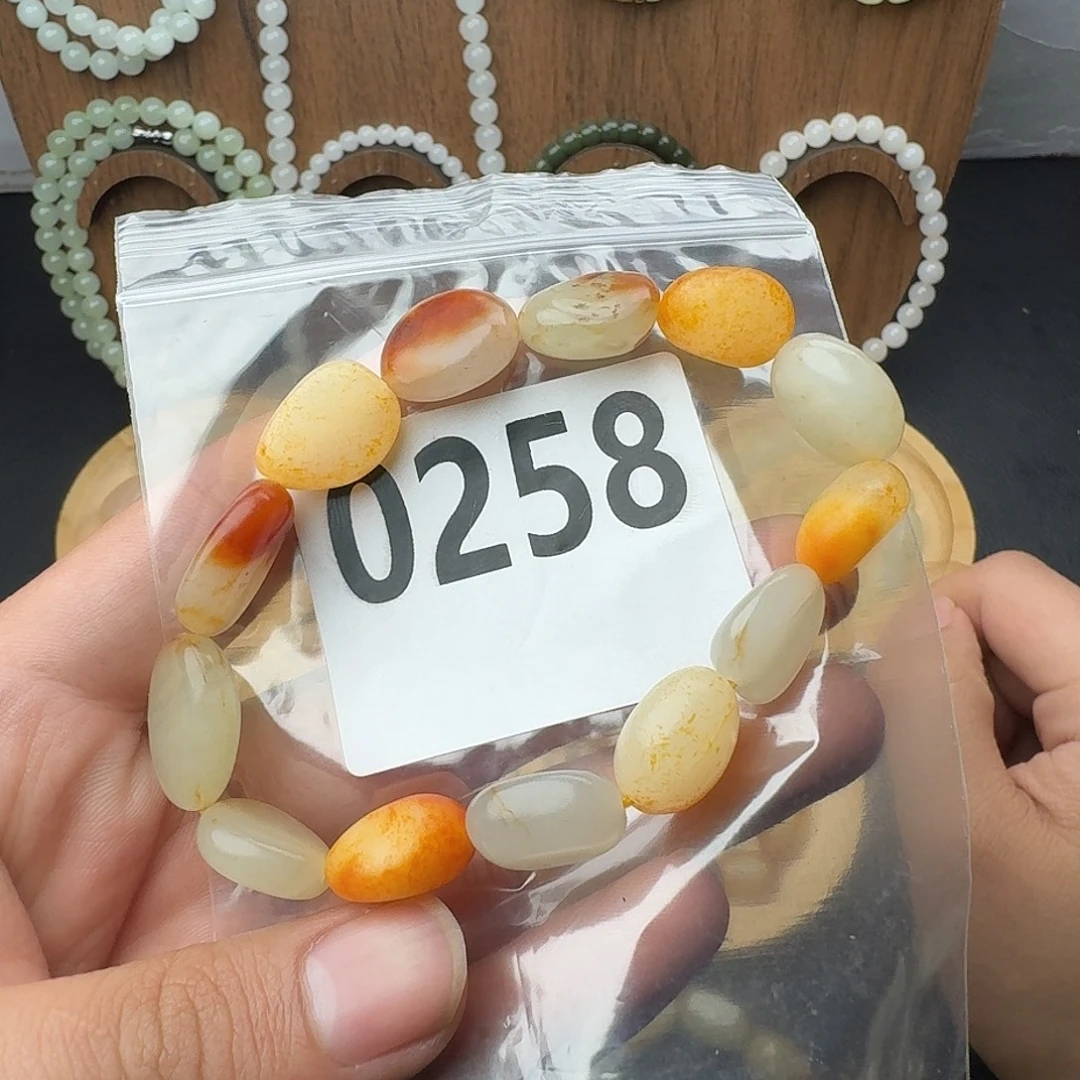 和田玉未镶嵌手串