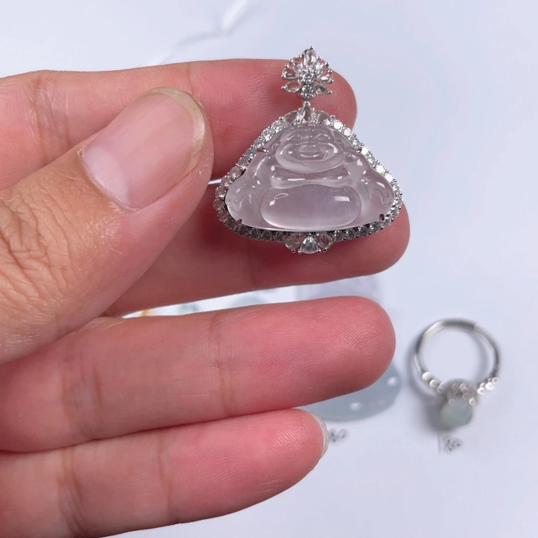 颈饰18K金镶嵌翡翠