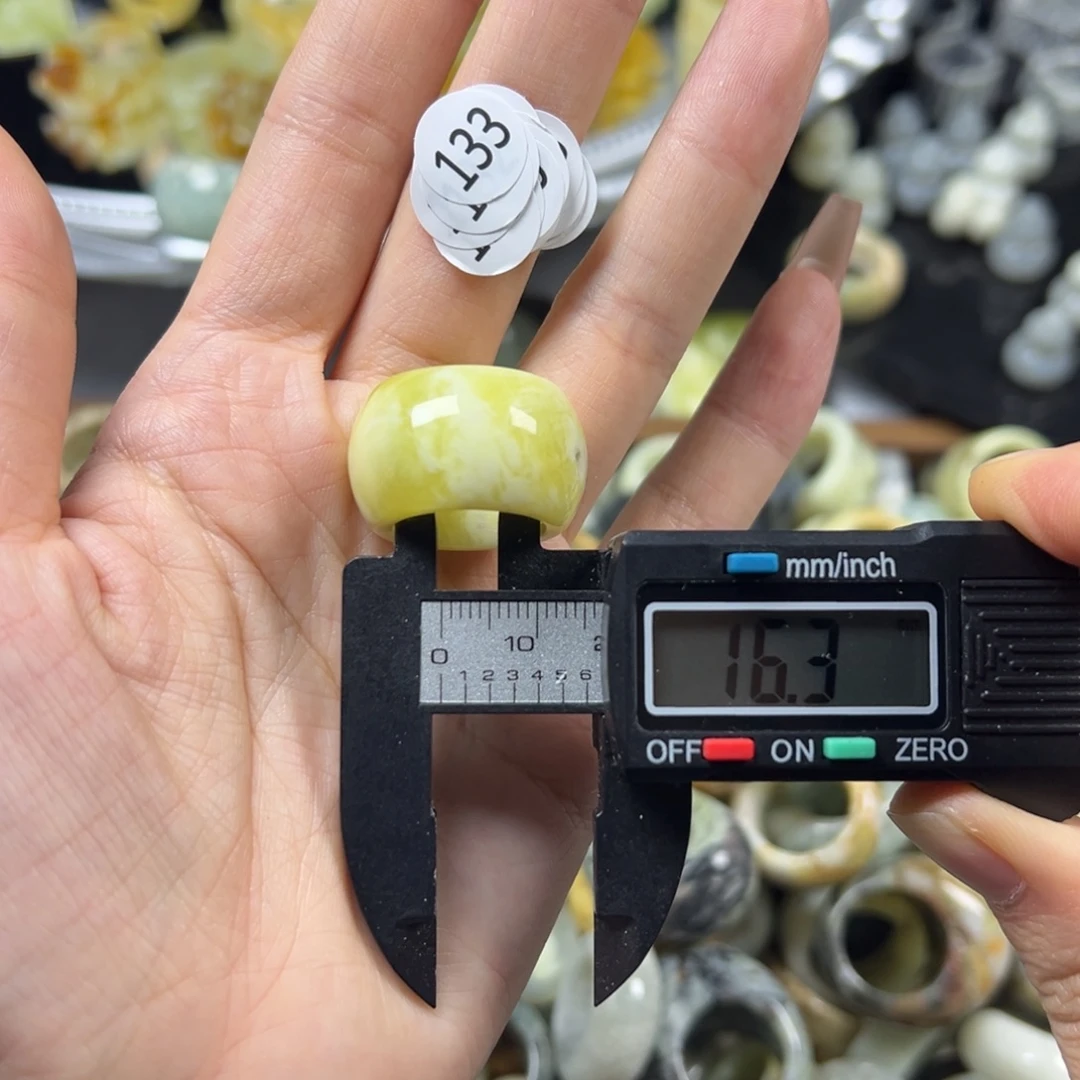 蛇纹石玉未镶嵌戒指