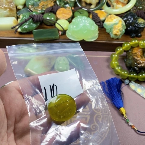 未镶嵌蛇纹石玉颈饰