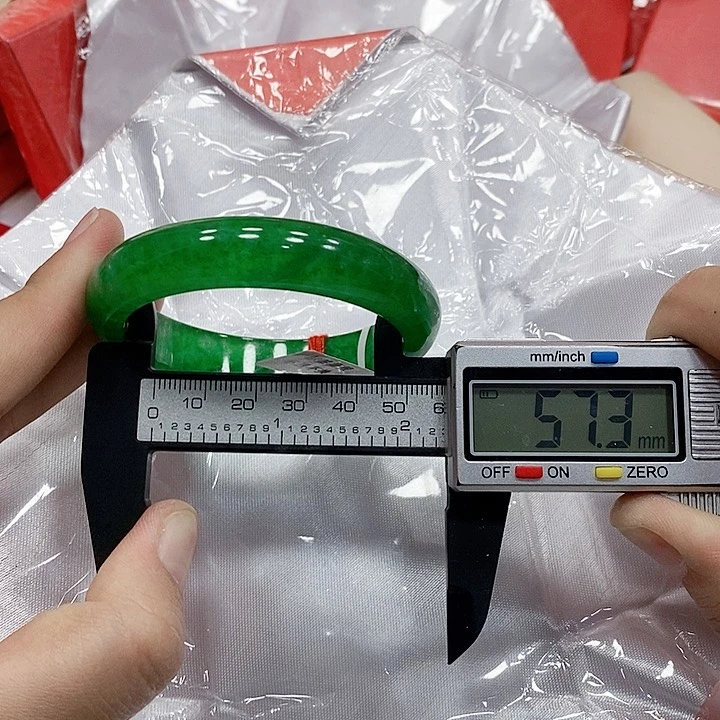 荣***刘翡翠手镯未镶嵌235 号库存×2=128元