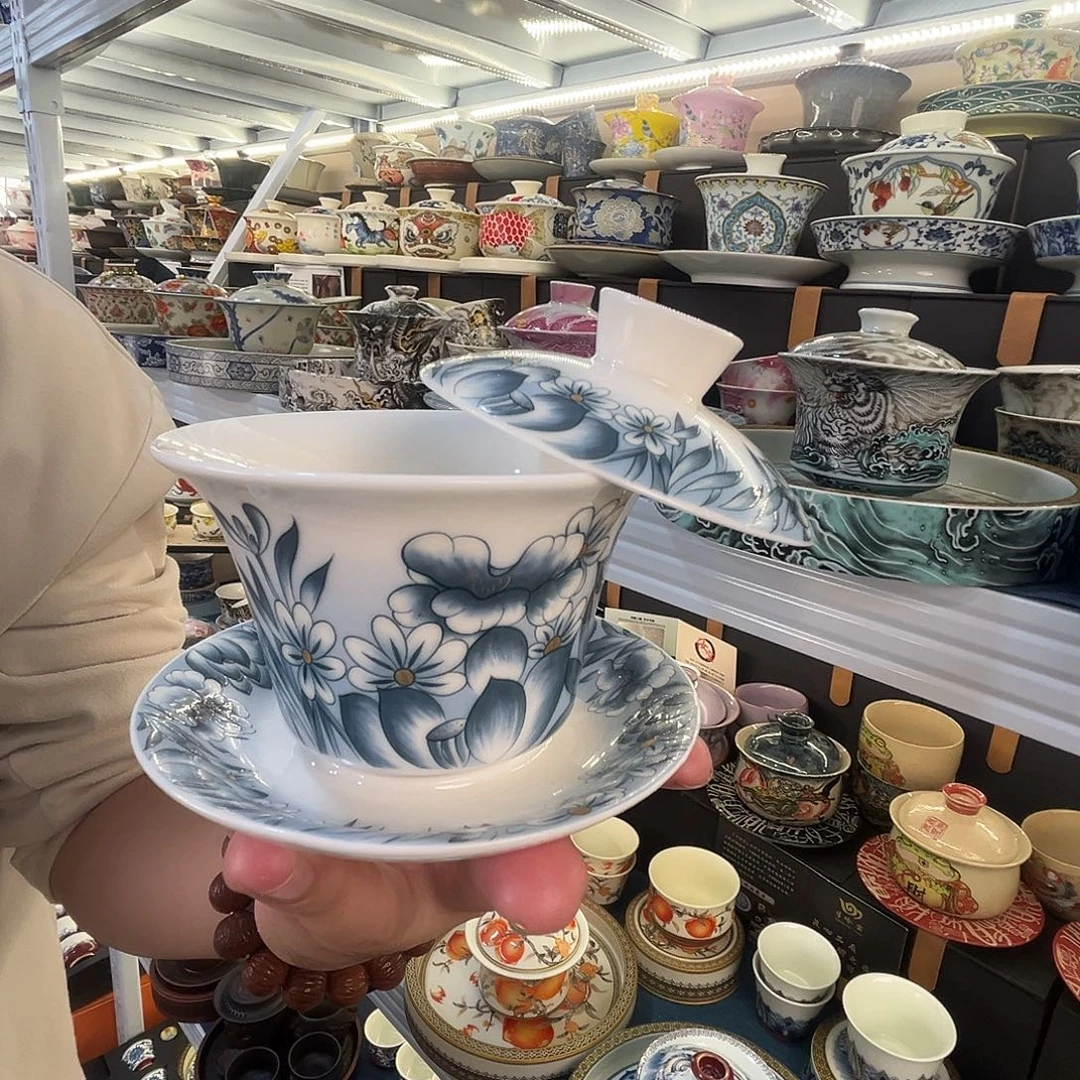 这些盖碗很漂亮！！！