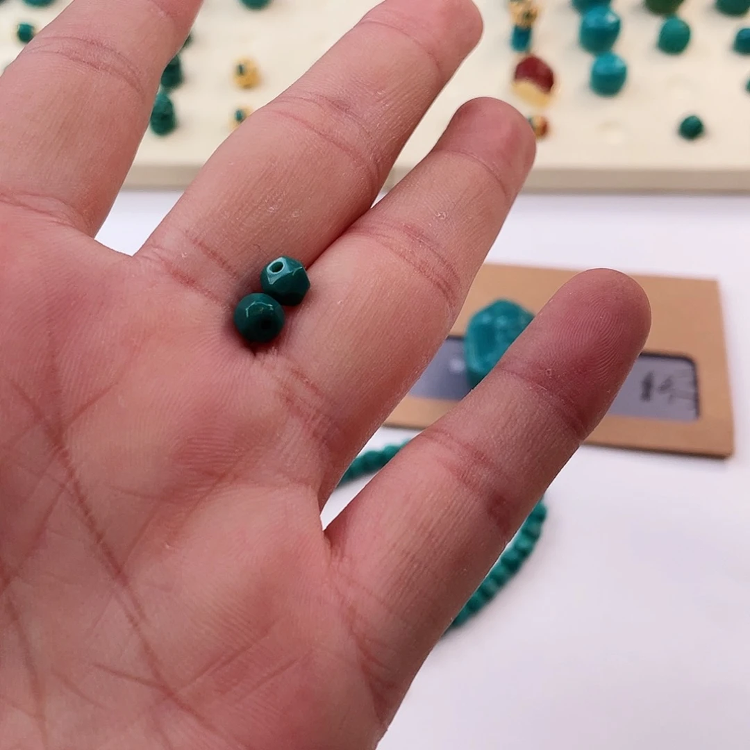 绿松石颈饰未镶嵌