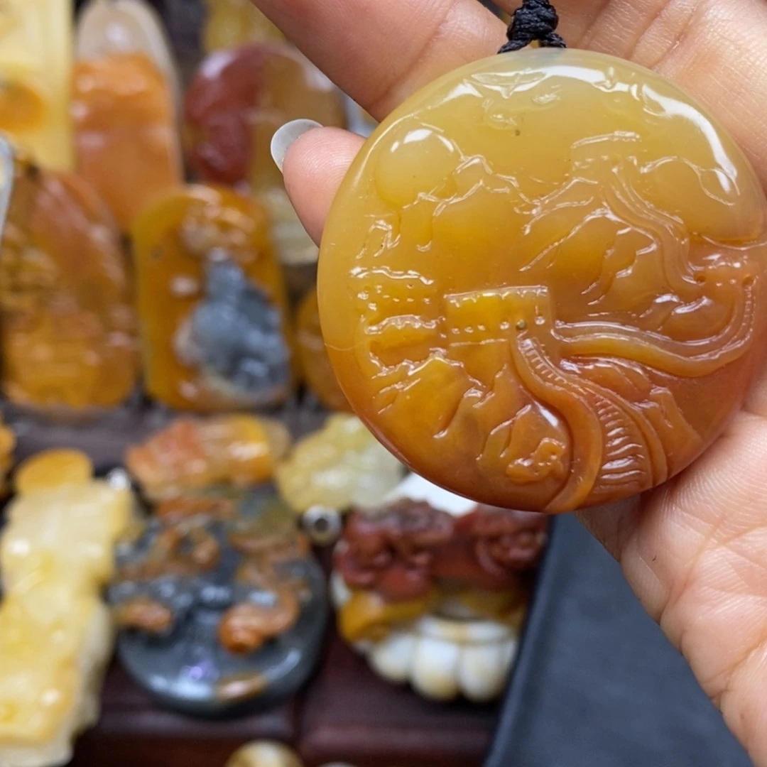 石英质玉（黄龙玉）颈饰未镶嵌