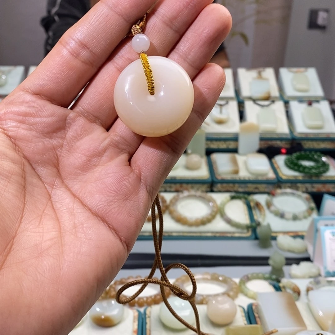 钢****和田玉未镶嵌颈饰