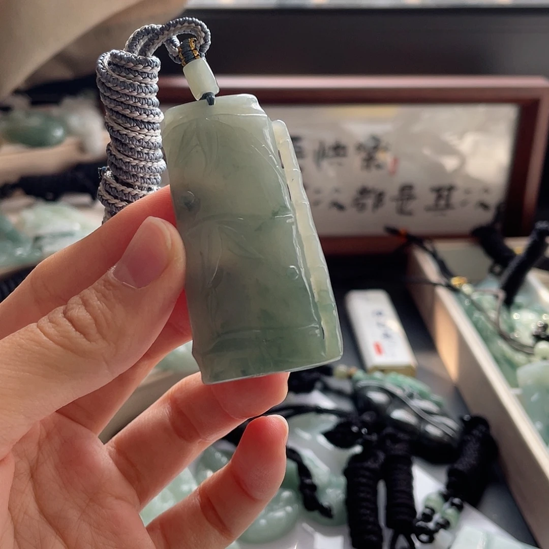 翡翠未镶嵌颈饰竹节