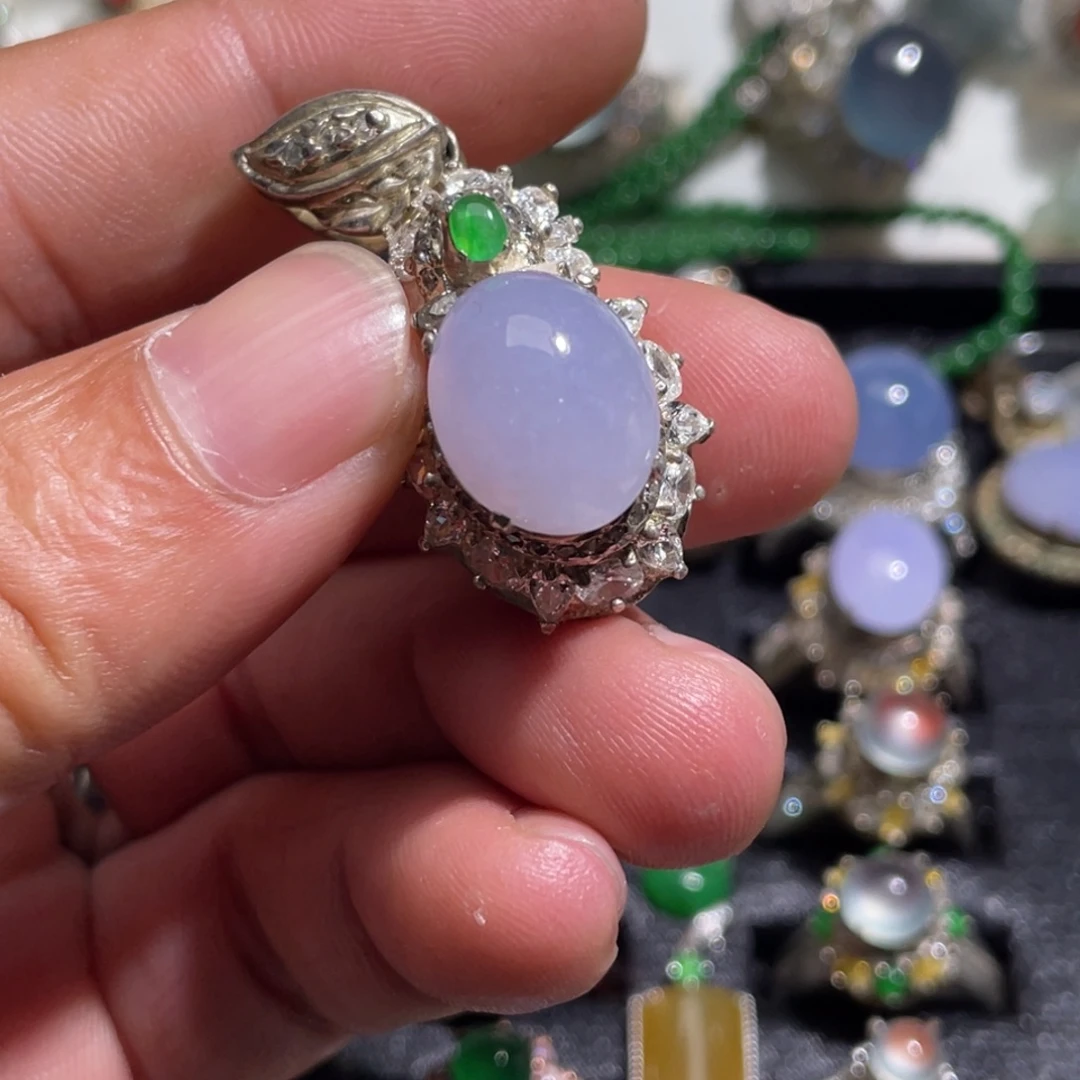 翡翠配石紫罗兰吊坠铜托