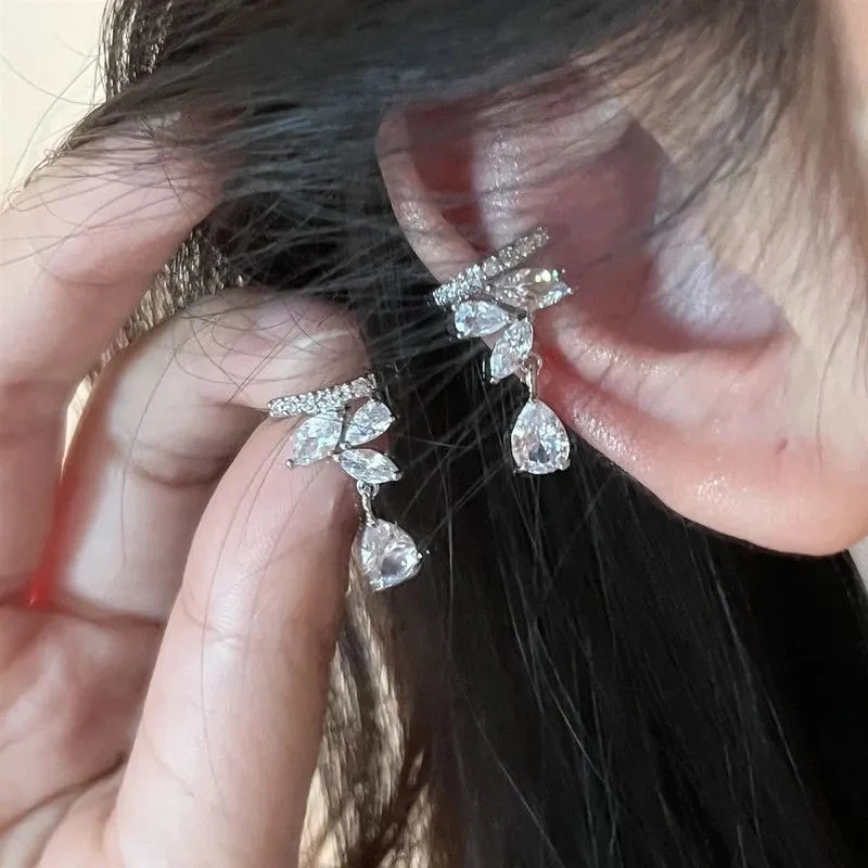 钛钢合成锆石耳饰 钛钢合成锆石微镶水滴吊坠轻奢气质潮酷耳骨夹