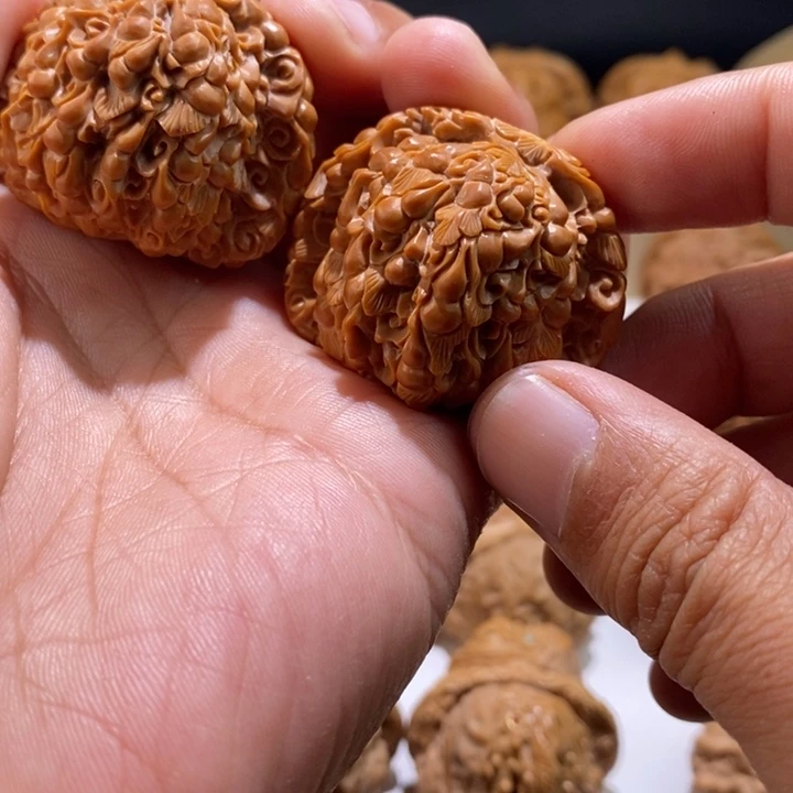 文玩核桃把件纯手工雕刻文玩核桃